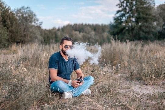 Jednorázové e-cigarety dangers uncovered and why are e-cigarettes bad for lungs health and young people