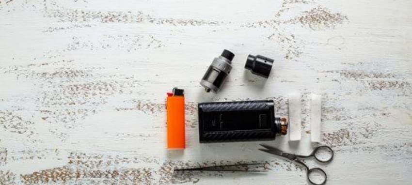 How mastering poker hands can coexist with awareness that electronic cigarettes are harmful for players and the public